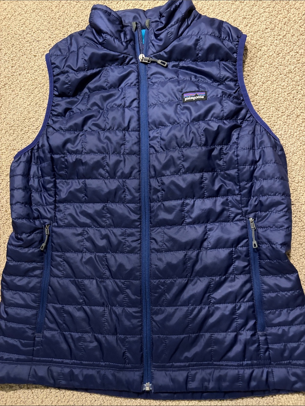 Patagonia women’s vest size large dark purple, zip pockets inside pocket EUC